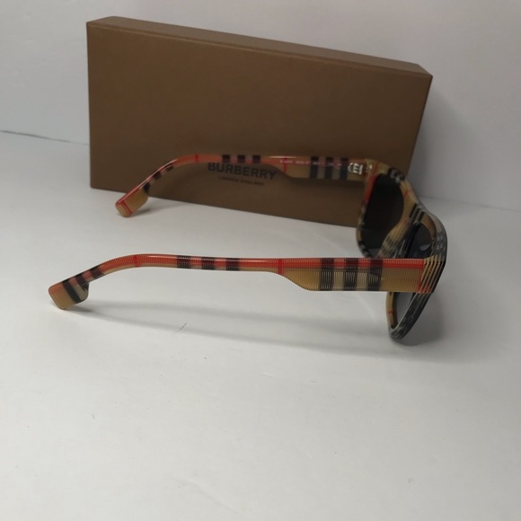 💯 - Authentic New BURBERRY BE4293 380687 black vintage check frame with grey… - Picture 8 of 16